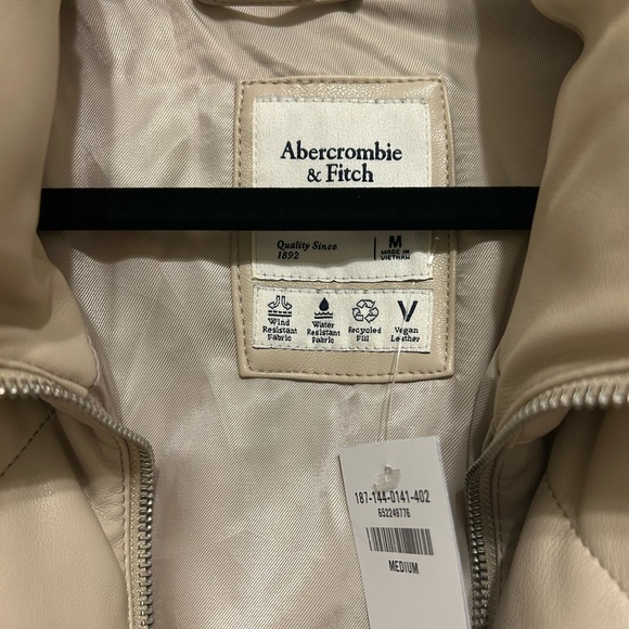 NWT Abercrombie & Fitch Cream Vegan Leather Puffer Jacket - Picture 4 of 6